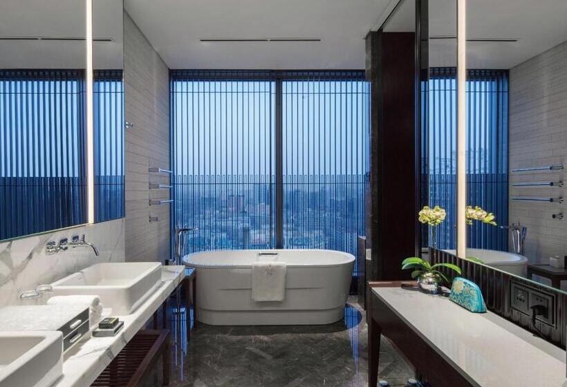 اتاق کلاب, Nuo Hotel Beijing