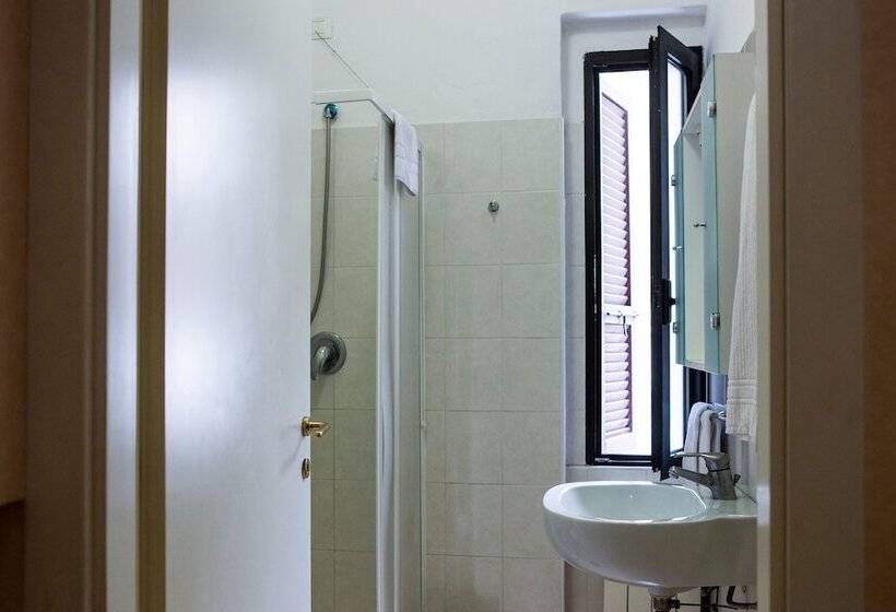 اتاق استاندارد سه نفره, Astor
