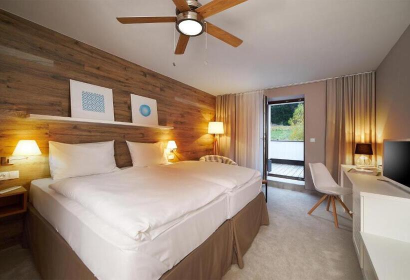 带观景的高级间, Cihelny Golf & Wellness Resort