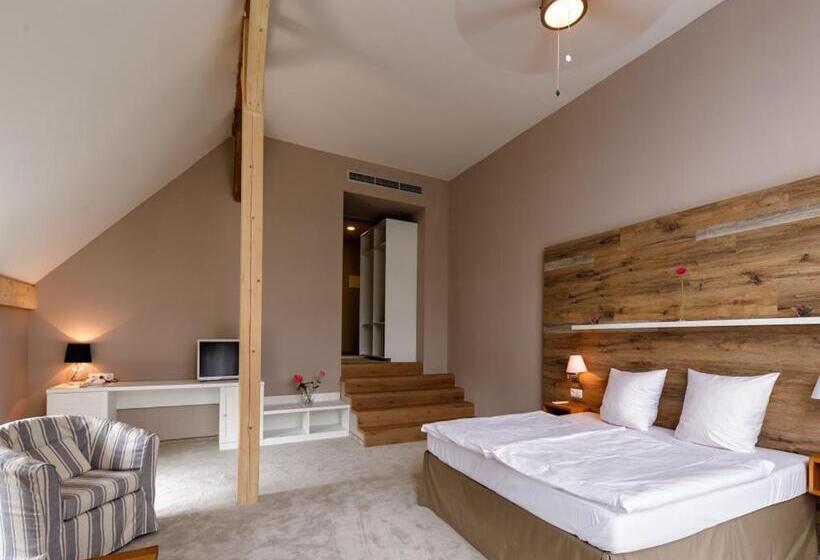 سوییت جونیور, Cihelny Golf & Wellness Resort