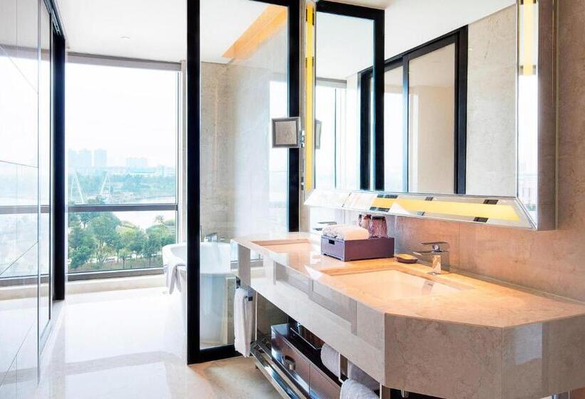 Номер Deluxe Кровать Кинг, Sheraton Changde Wuling