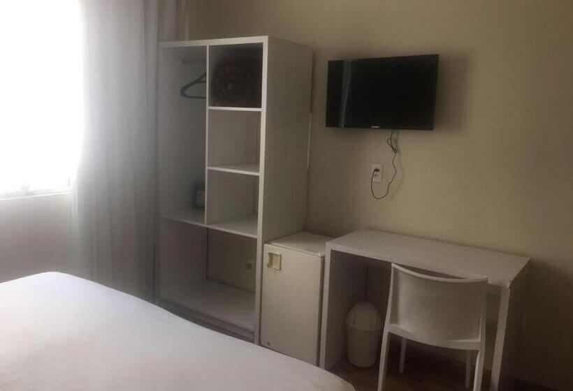 Номер Стандарт, Emirates Hotel & Suites