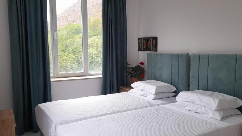 اتاق اکونومی, Areni Lodge