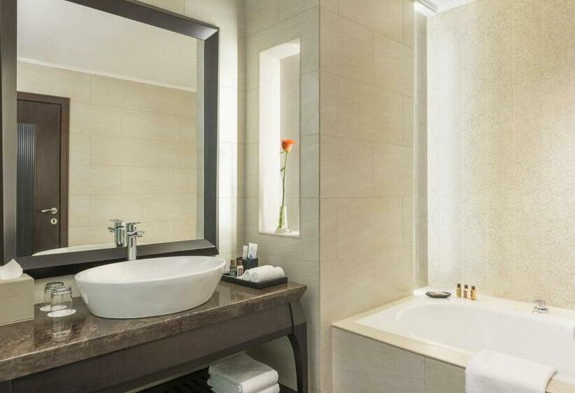 Номер Deluxe Кровать Кинг Вид на Город, Sheraton Sharjah Beach Resort And Spa