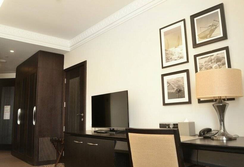 Номер Superior Вид на Море с Балконом, Sheraton Sharjah Beach Resort And Spa