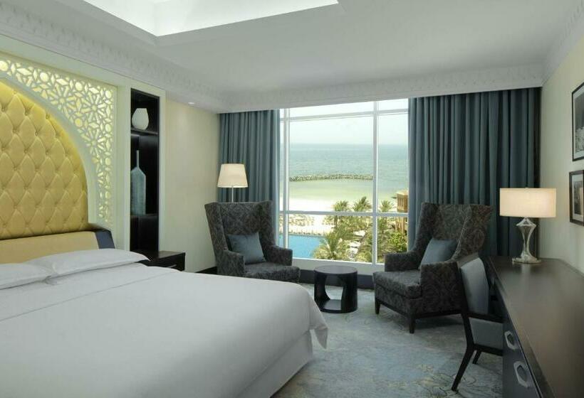 Люкс Клуб, Sheraton Sharjah Beach Resort And Spa