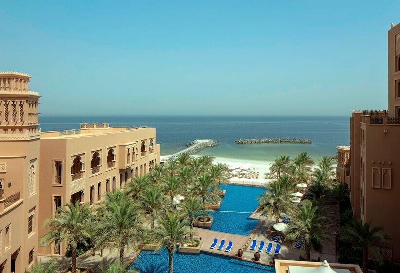 Люкс Клуб, Sheraton Sharjah Beach Resort And Spa