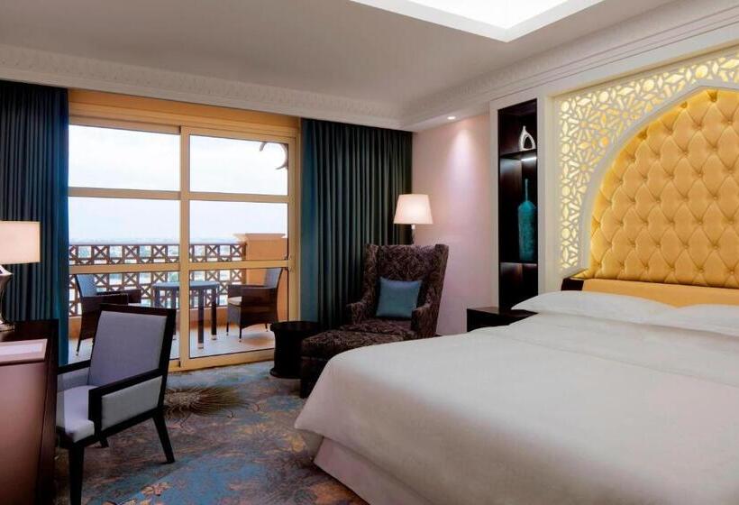 Номер Deluxe Кровать Кинг Вид на Город, Sheraton Sharjah Beach Resort And Spa