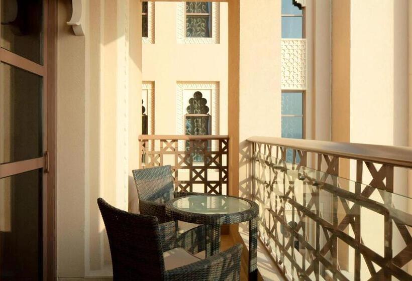 Номер Deluxe Вид на Город, Sheraton Sharjah Beach Resort And Spa
