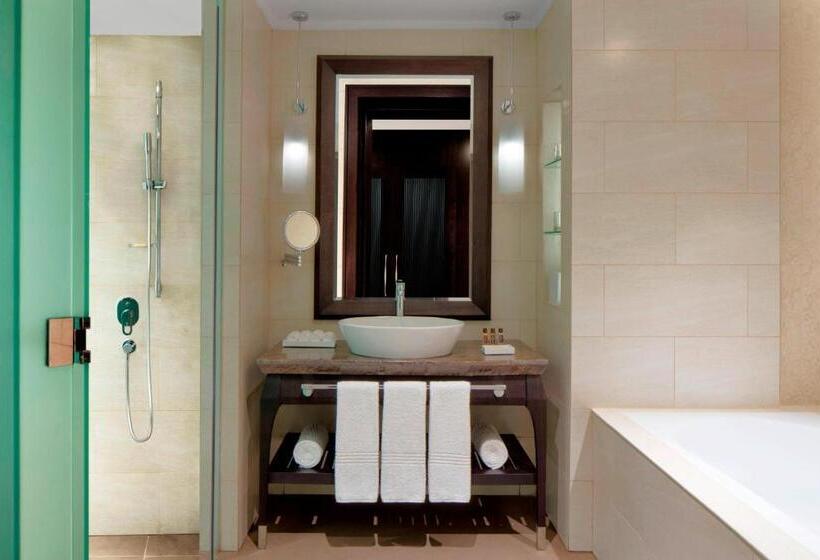 Номер Superior Вид на Море, Sheraton Sharjah Beach Resort And Spa
