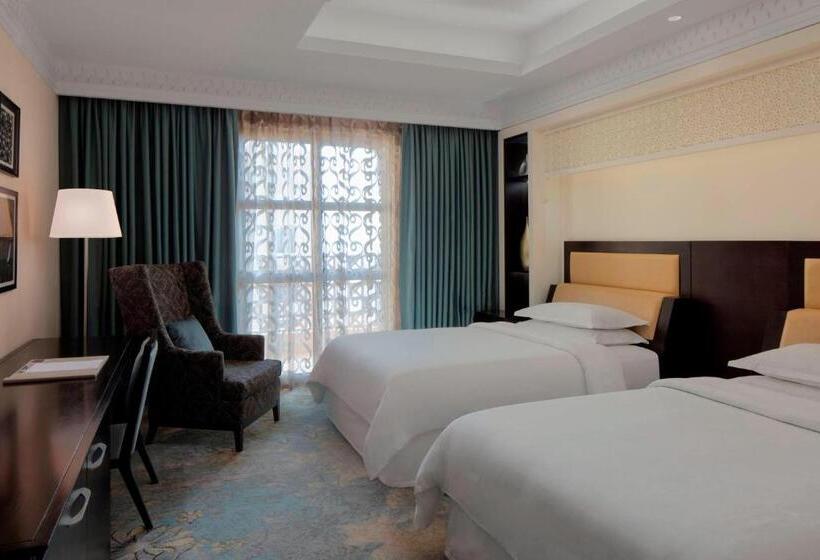 Номер Superior Вид на Море с Балконом, Sheraton Sharjah Beach Resort And Spa