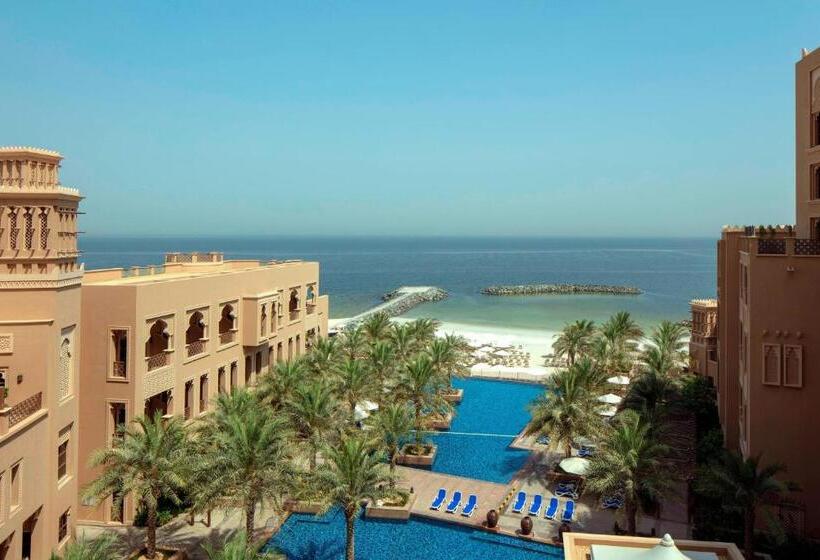 Люкс Клуб, Sheraton Sharjah Beach Resort And Spa