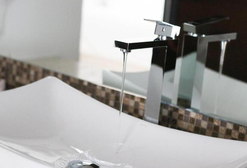 דירת חדר, Anah Suites By Sunest