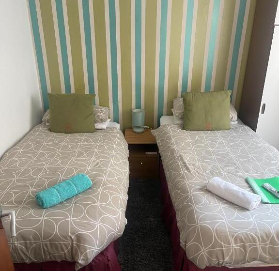 اتاق استاندارد, Uk Travel & Hospitality Ltd Ta Canberra