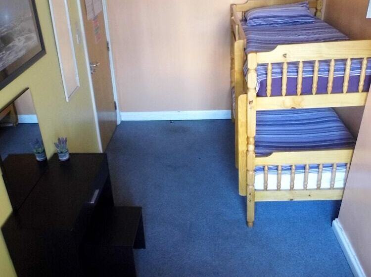 Кровать в Общей Комнате, Homestay Bristol   Hostel