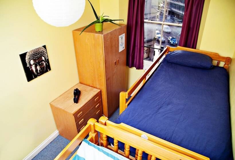 Кровать в Общей Комнате, Homestay Bristol   Hostel