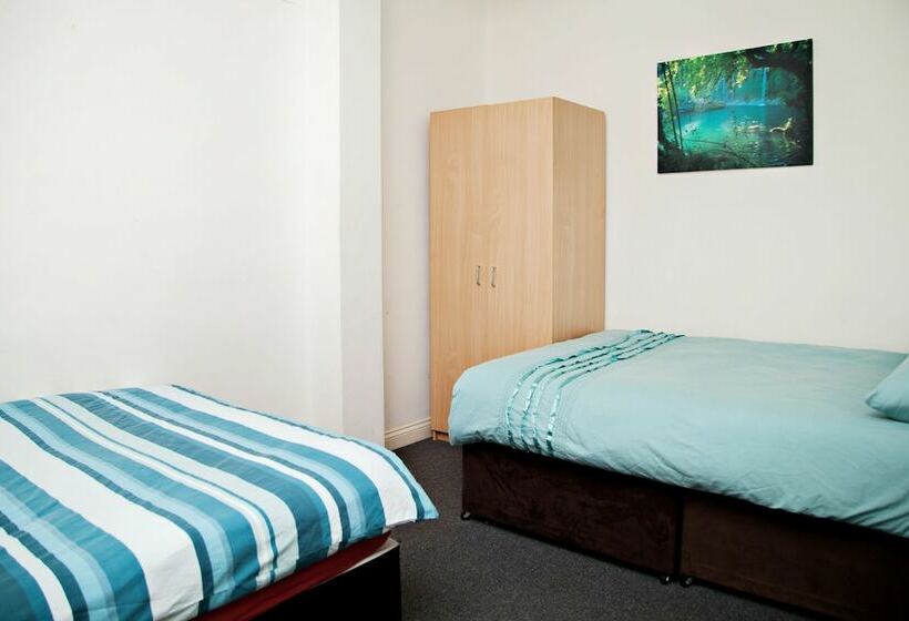 Кровать в Общей Комнате, Homestay Bristol   Hostel
