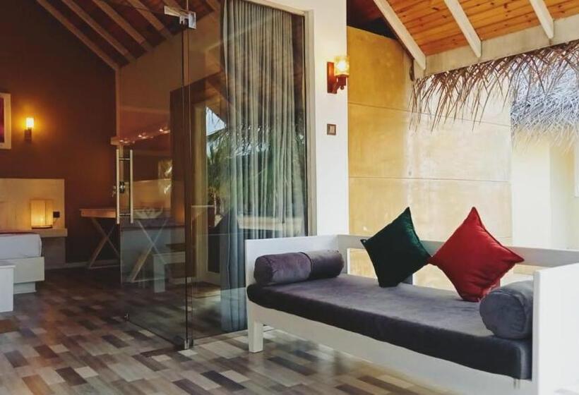 اتاق لوکس, Blue Waves Kite Surfing Beach Resort