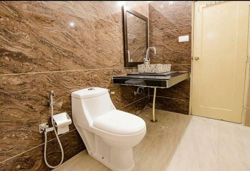 Номер Deluxe, West Cottas Hotel    Couples, Family, Corporate Favorite In Heart Of Jalandhar
