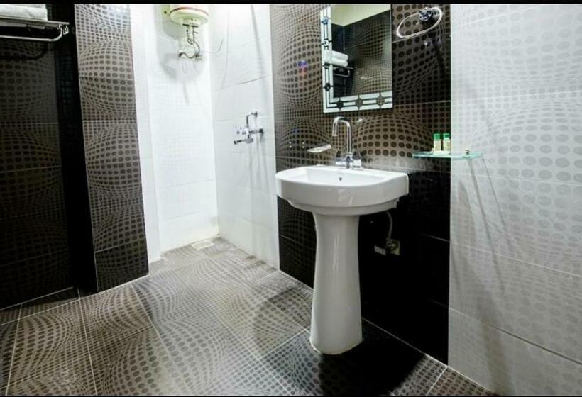 Номер Deluxe, West Cottas Hotel    Couples, Family, Corporate Favorite In Heart Of Jalandhar