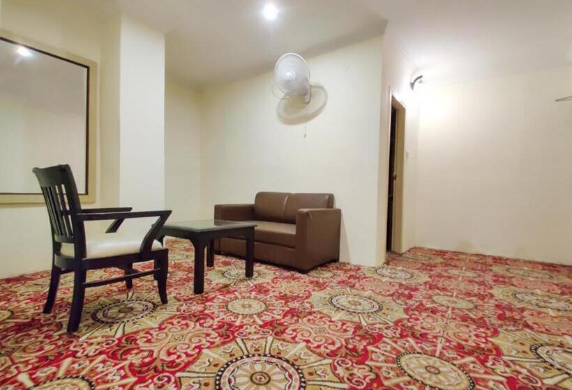 Номер Superior Кровать Кинг, West Cottas Hotel    Couples, Family, Corporate Favorite In Heart Of Jalandhar