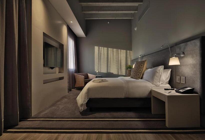 Superior Room King Size Bed, Movich Buro 51