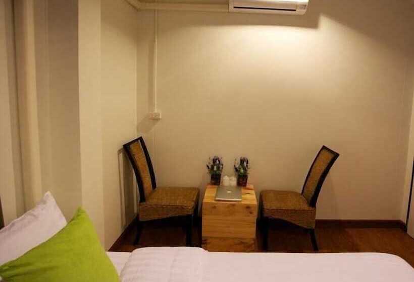 غرفة عائلية, Nap Box Hostel