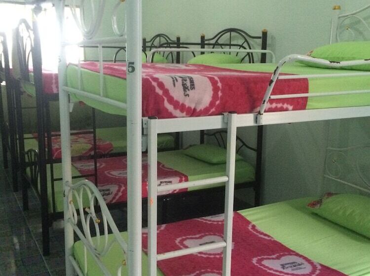 Кровать в Общей Комнате, Supreeya Guesthouse   Hostel