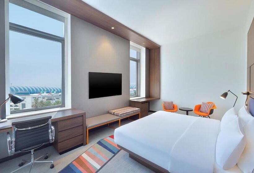 带大床的俱乐部房间, Aloft Dubai Airport