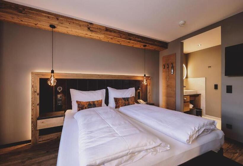 اتاق لوکس با بالکن, Post Post Hotel   Alpine Boutique Hotel & Spa