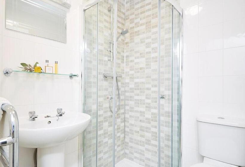 Семейный Номер, Luccombe Manor Country House