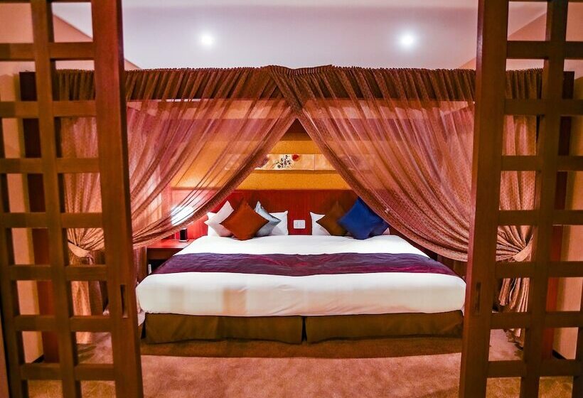 Королевский Люкс, The Yuinchi Hotel Nanjo
