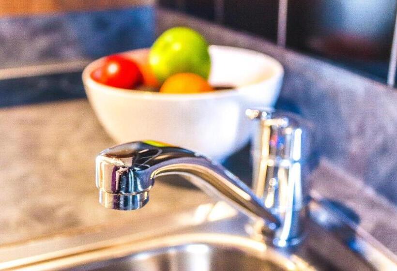 Апартаменты 2 Спальни, Coleraine Suites & Apartments
