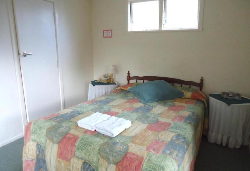스탠다드 스튜디오, Park Lodge Motel