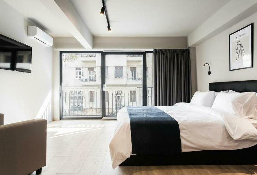Номер Superior, Wyz Piraeus