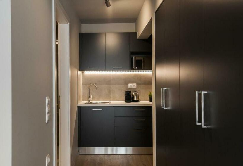 Номер Superior, Wyz Piraeus
