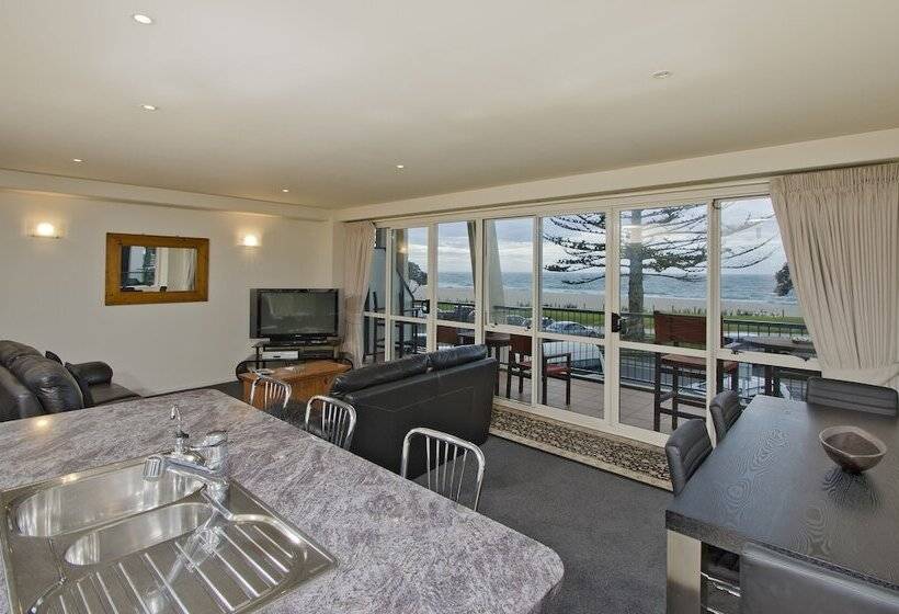 Апартаменты 1 Спальня Вид на Море, Pavilion Beachfront Apartments