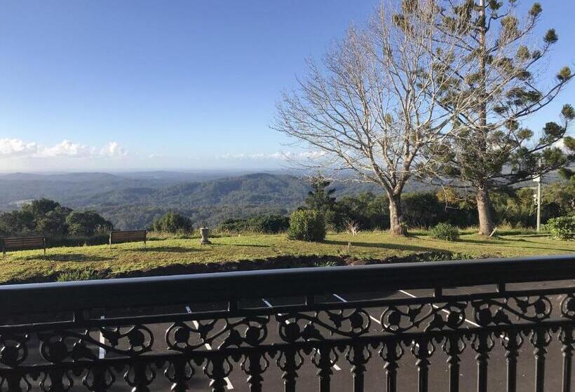 Студио Стандарт Вид на Сад, Clouds Montville