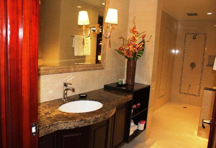 자쿠지 스위트, Central Park Tower Resort
