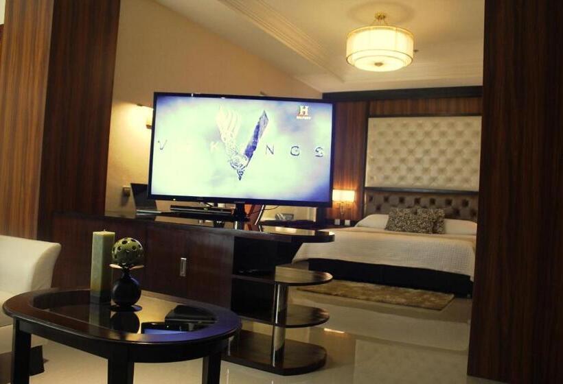 자쿠지 스위트, Central Park Tower Resort