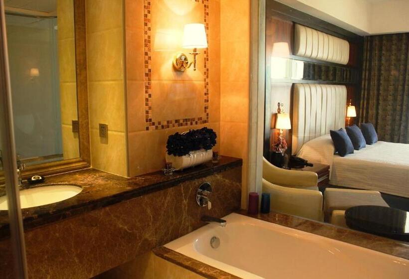 이그제큐티브 룸, Central Park Tower Resort