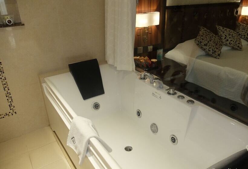 자쿠지 스위트, Central Park Tower Resort