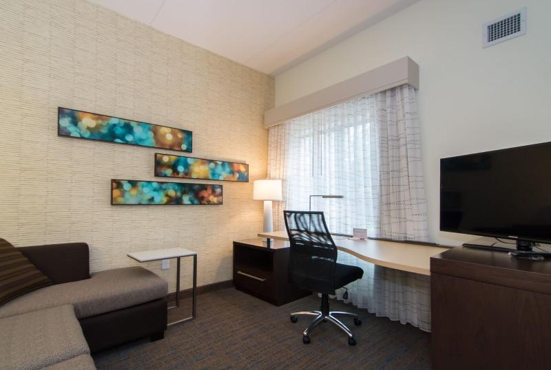 带大床的标准工作室, Residence Inn Raleigh Durham Airport/brier Creek