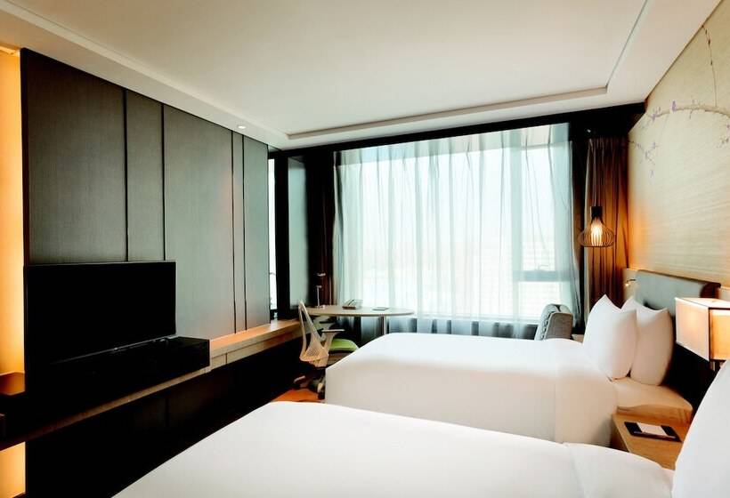 Номер Стандарт Вид на Реку, Hilton Garden Inn Dandong