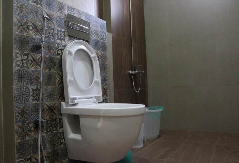 اتاق لوکس سه تخته, Patel Residency Guest House 2