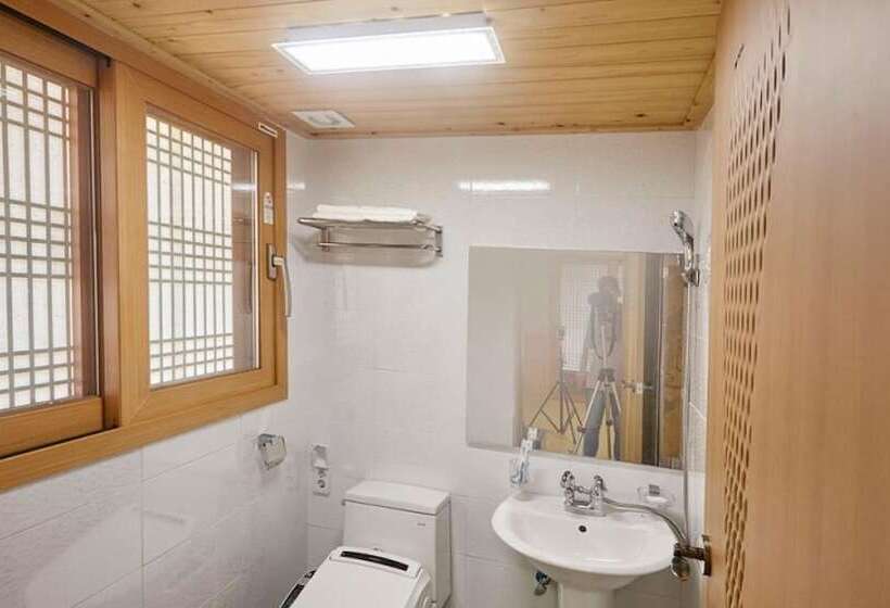 Номер Стандарт, Wanju Hanok Pension Hyurim