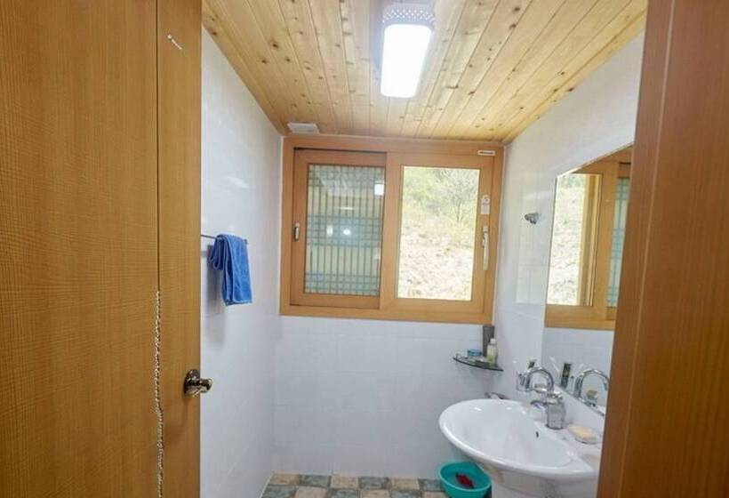Номер Стандарт, Wanju Hanok Pension Hyurim