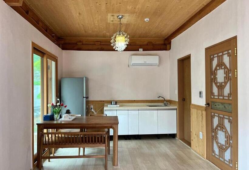 Номер Стандарт, Wanju Hanok Pension Hyurim