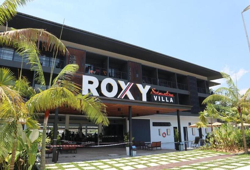 Номер Deluxe Кровать Кинг, Roxy Sematan Villa & Townhouse