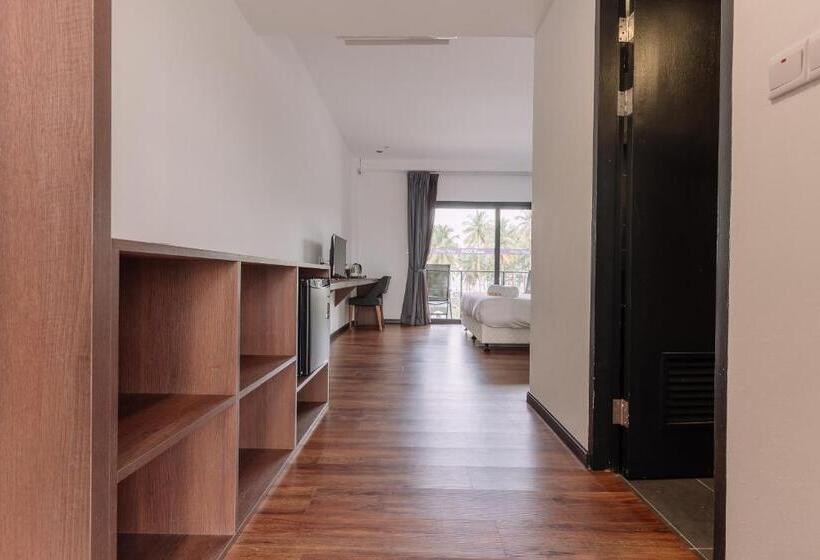 Номер Deluxe Кровать Кинг, Roxy Sematan Villa & Townhouse